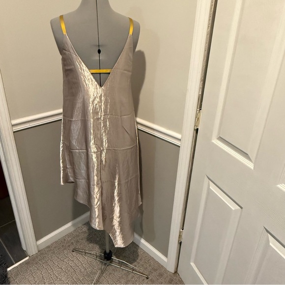 ANTHROPOLOGIE FLORET WOMEN SLIP DRESS X-S SILVER SATIN ASYMMETRICAL SLEEVELESS - Picture 6 of 9